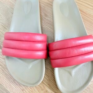 Beatrice Valenzuela Classic Sandalia in Lipstick